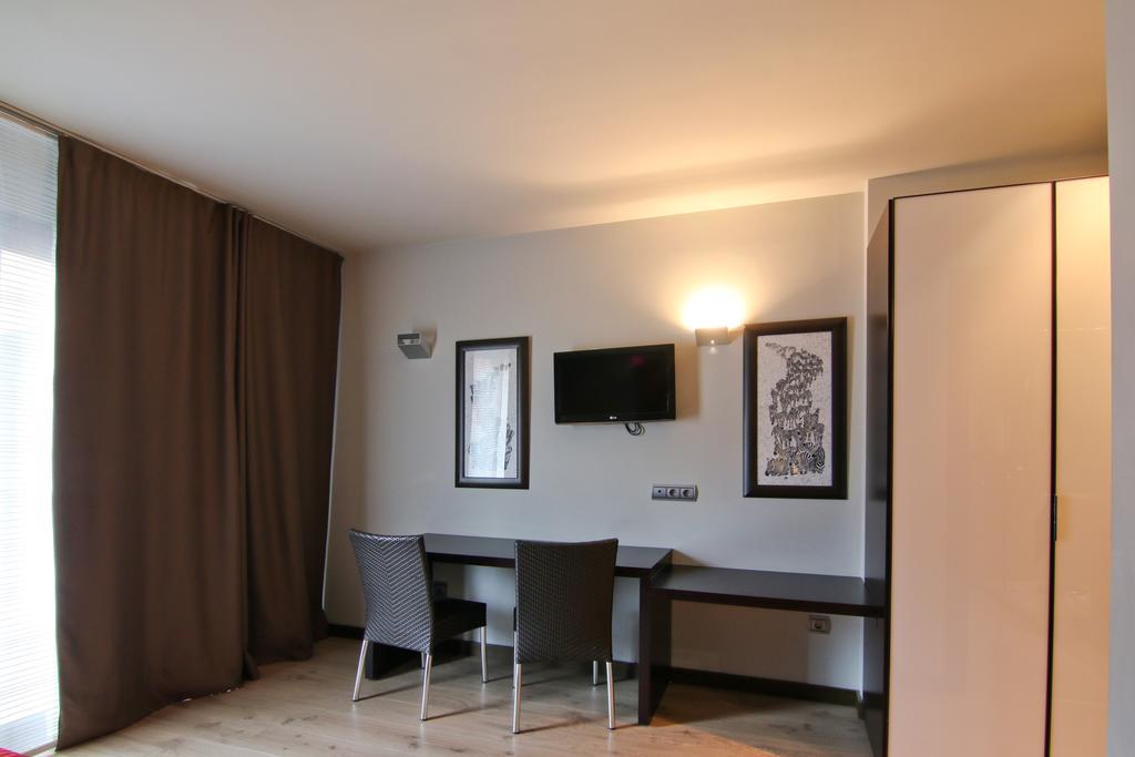 Dolcet L'Hotel Alas Exterior photo